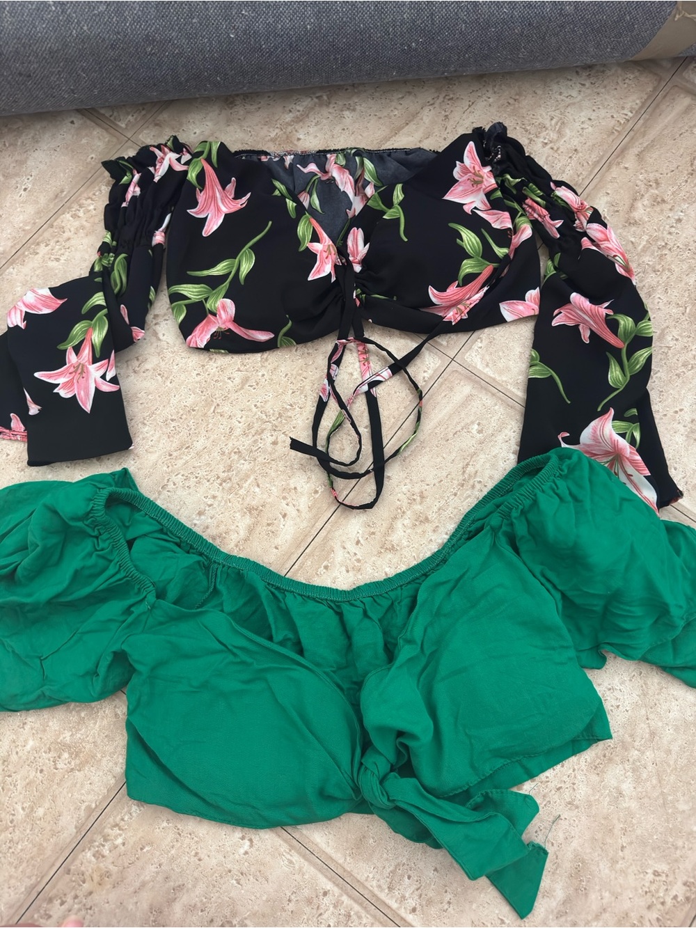 Set of 4 women’s shirts. Black Floral & Green Tie-Front Crop Top Set